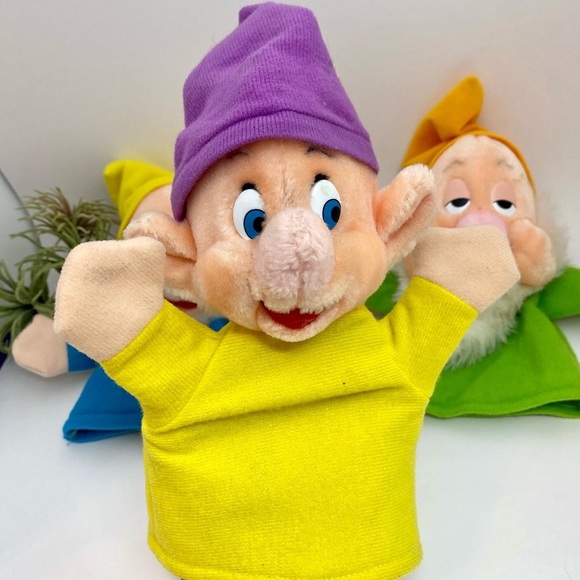 Adorable Set Of 3 Vintage Walt Disney’s “Snow White & The Seven Dwarves” Puppets - Picture 3 of 6